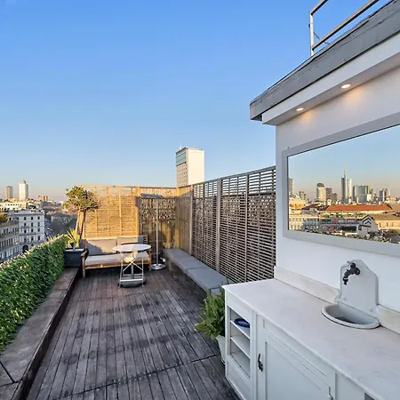 Luxury Penthouse With Jacuzzi & 360 View Rooftop Apartment
