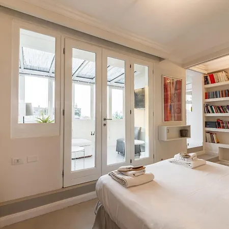 Luxury Penthouse With Jacuzzi & 360 View Rooftop Apartment *