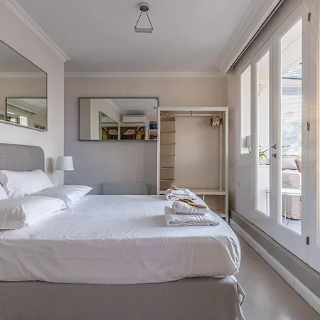 Luxury Penthouse With Jacuzzi & 360 View Rooftop Apartment