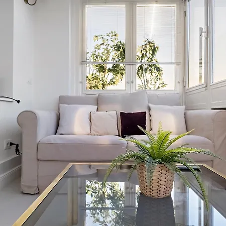 Luxury Penthouse With Jacuzzi & 360 View Rooftop Apartment *